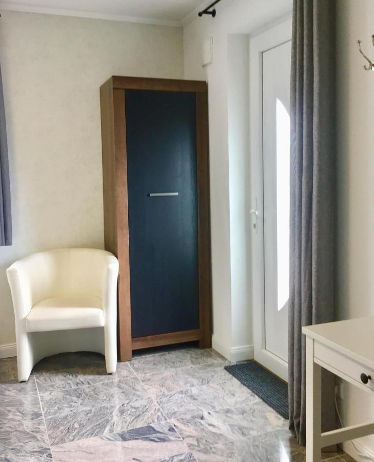 Neues Zimmerapartment Mit Bad Neckarwestheim Buitenkant foto