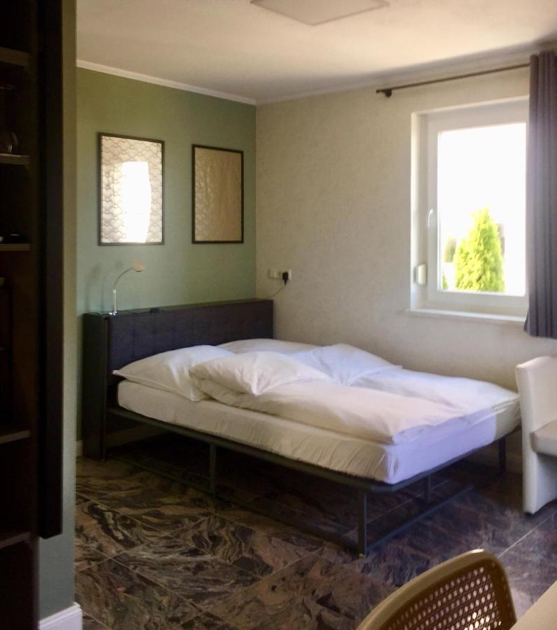 Neues Zimmerapartment Mit Bad Neckarwestheim Buitenkant foto